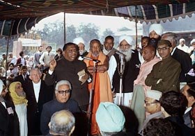 Sant Kirpal Singh with religious delegates, 3 February, 1974
